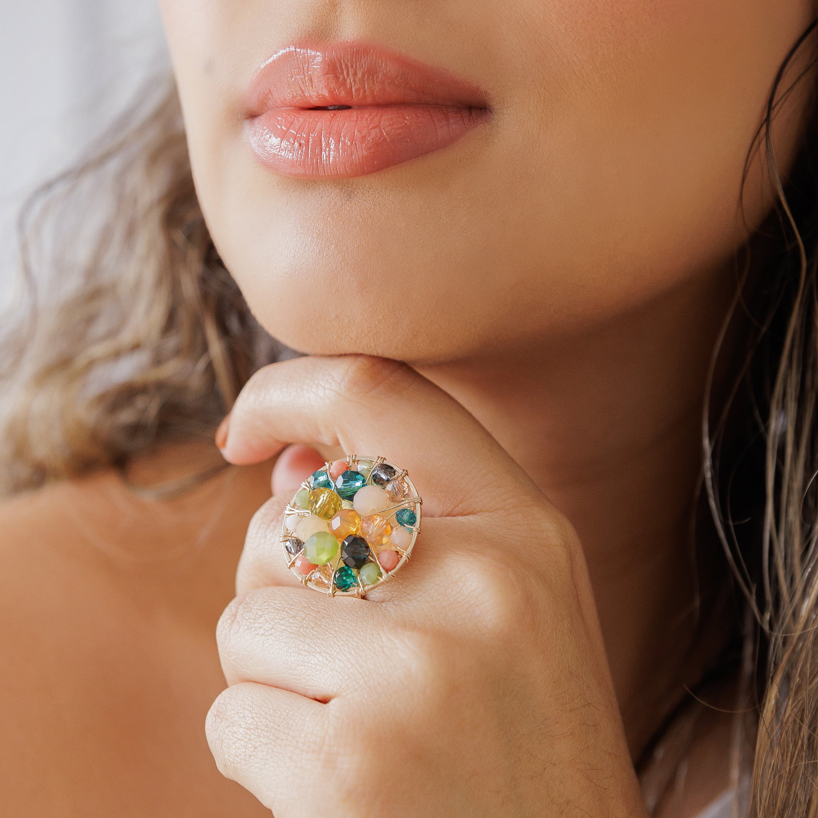 Anel bordado a mão com cristais coloridos, folheado em ouro 18k 302110000000102