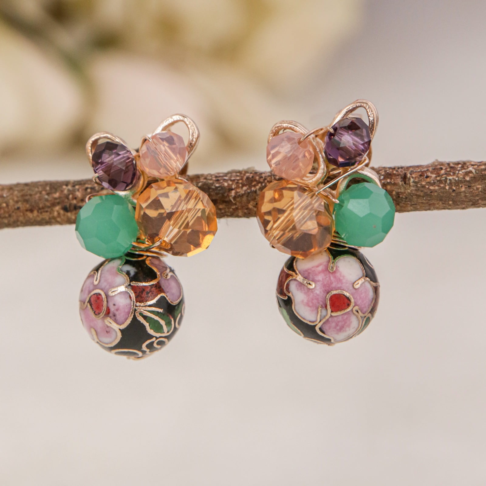 Brinco com cristais coloridos e murano cloisonne folheado em ouro 18k