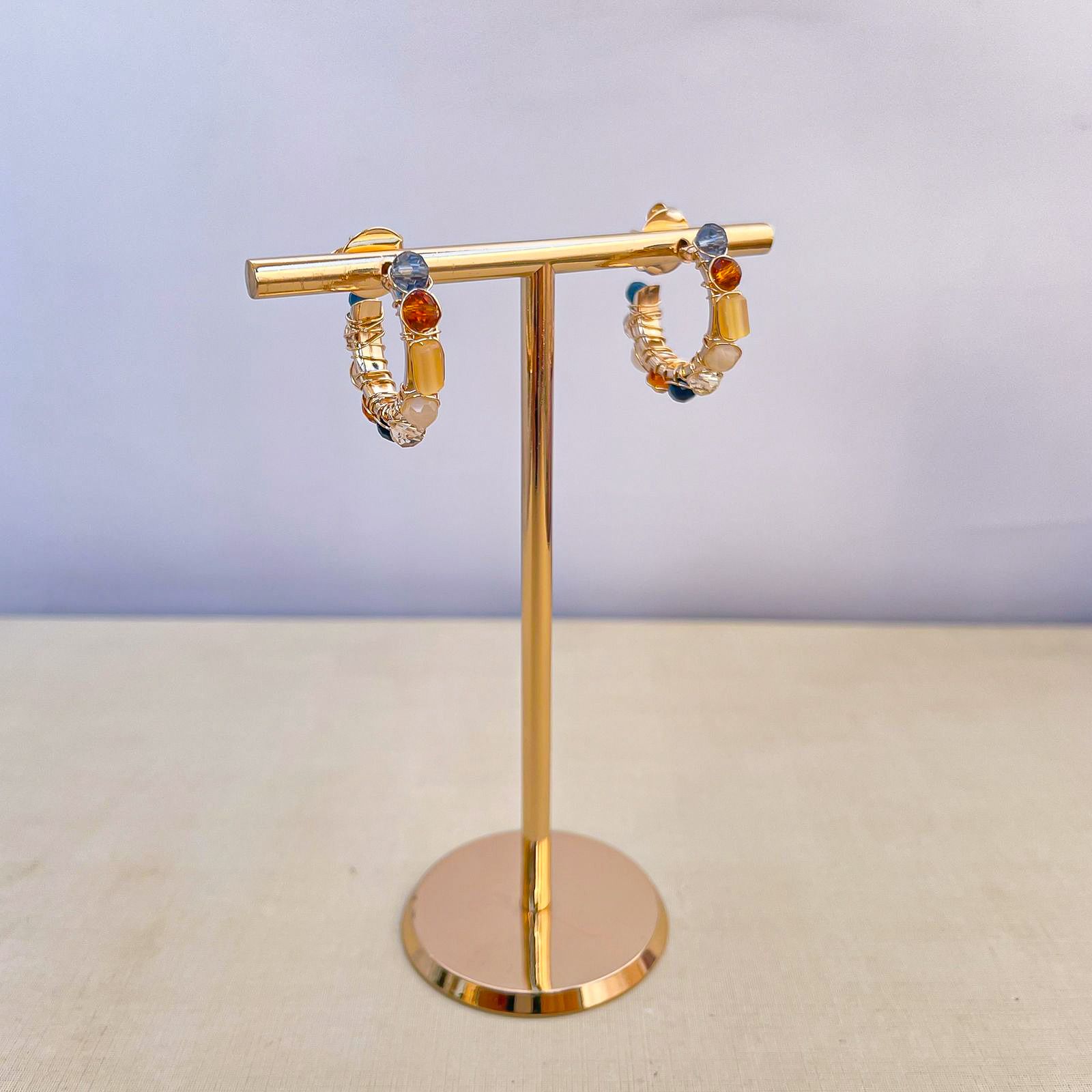 Brinco de argola bordado a mão com cristais folheado em ouro 18k 2021100000004637