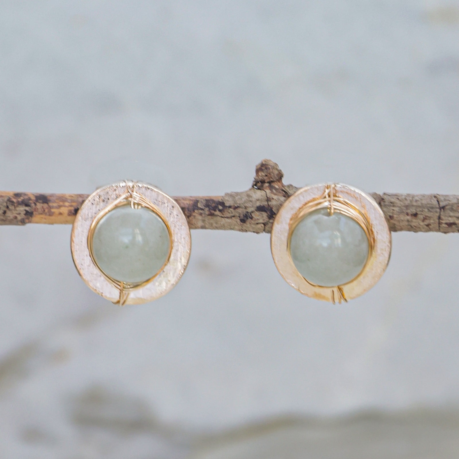Brinco com pedra natural jade folheado em ouro 18k  202150000000131