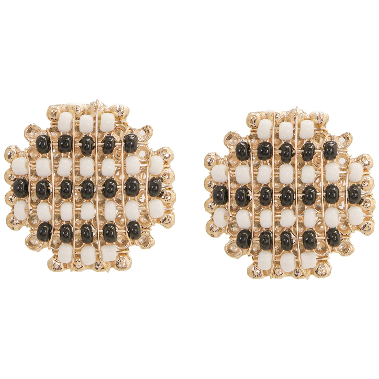 Brinco com contas de vidro preto e branco folheado em ouro 18k 