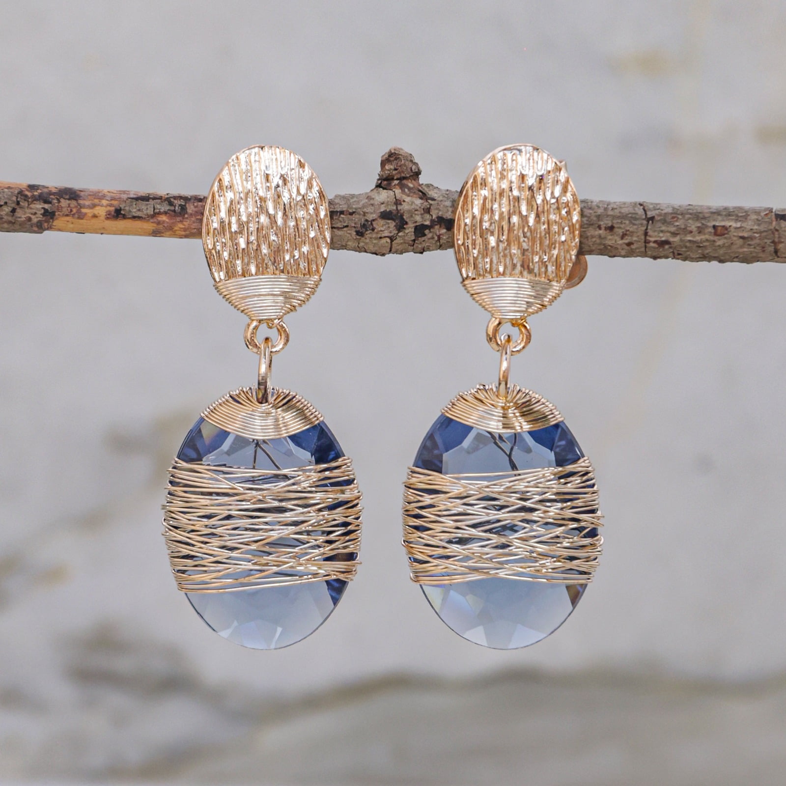 Brinco com resina azul montana folheado em ouro 18k 202170000000190