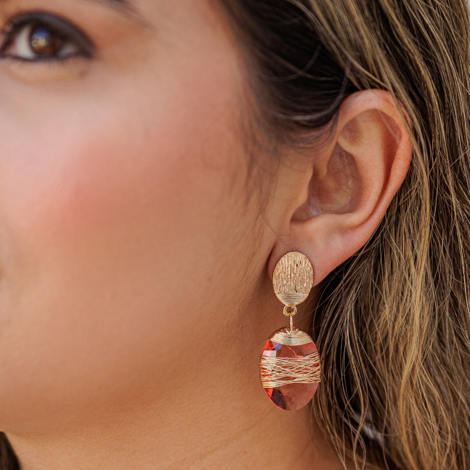 Brinco com resina rosa folheado em ouro 18k 202130000000189 202230000000079