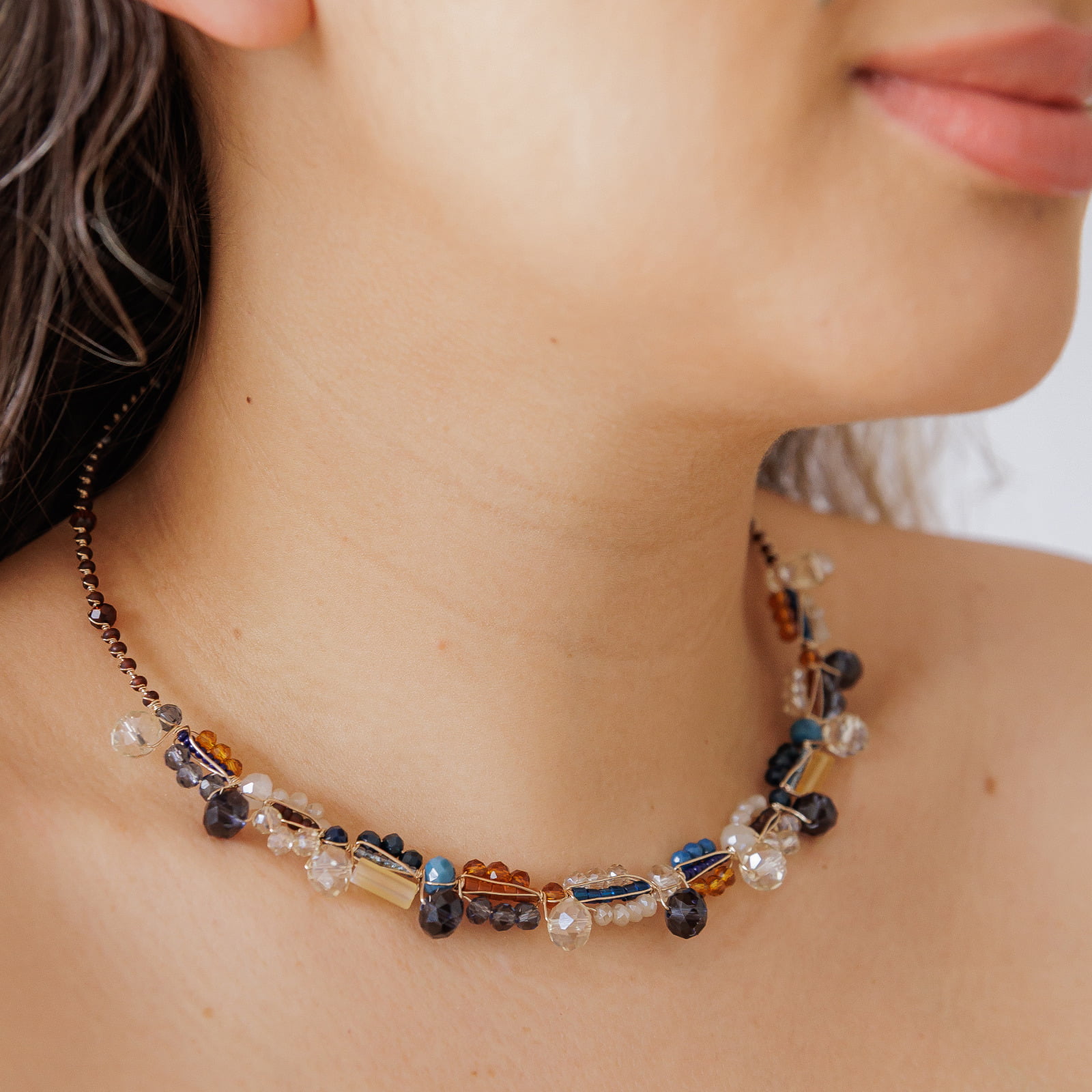 Colar bordado a mão com cristais folheado folheado em ouro 18k 502110000000107