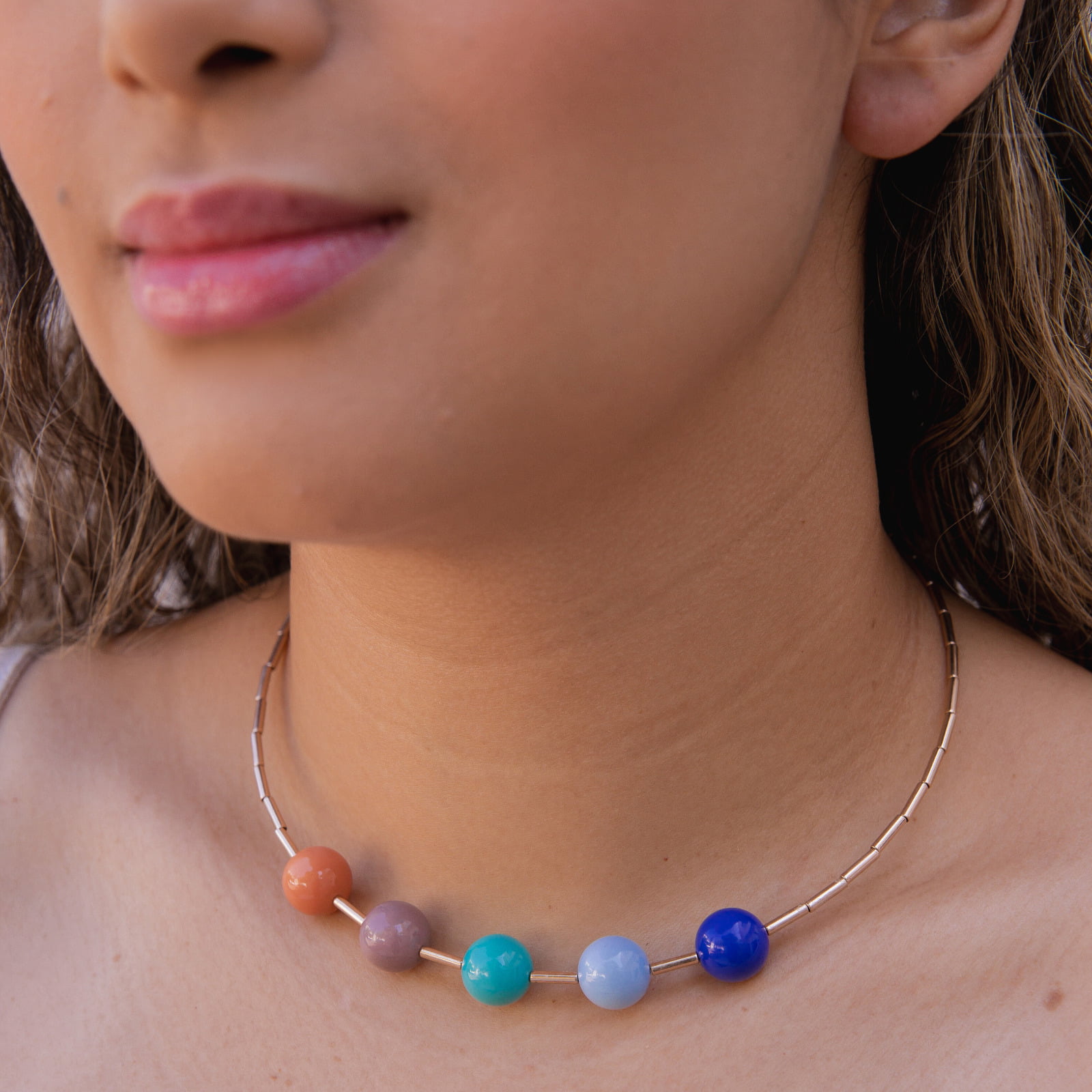 Colar bordado a mão com muranos coloridos folheado em ouro 18k  502110000000101