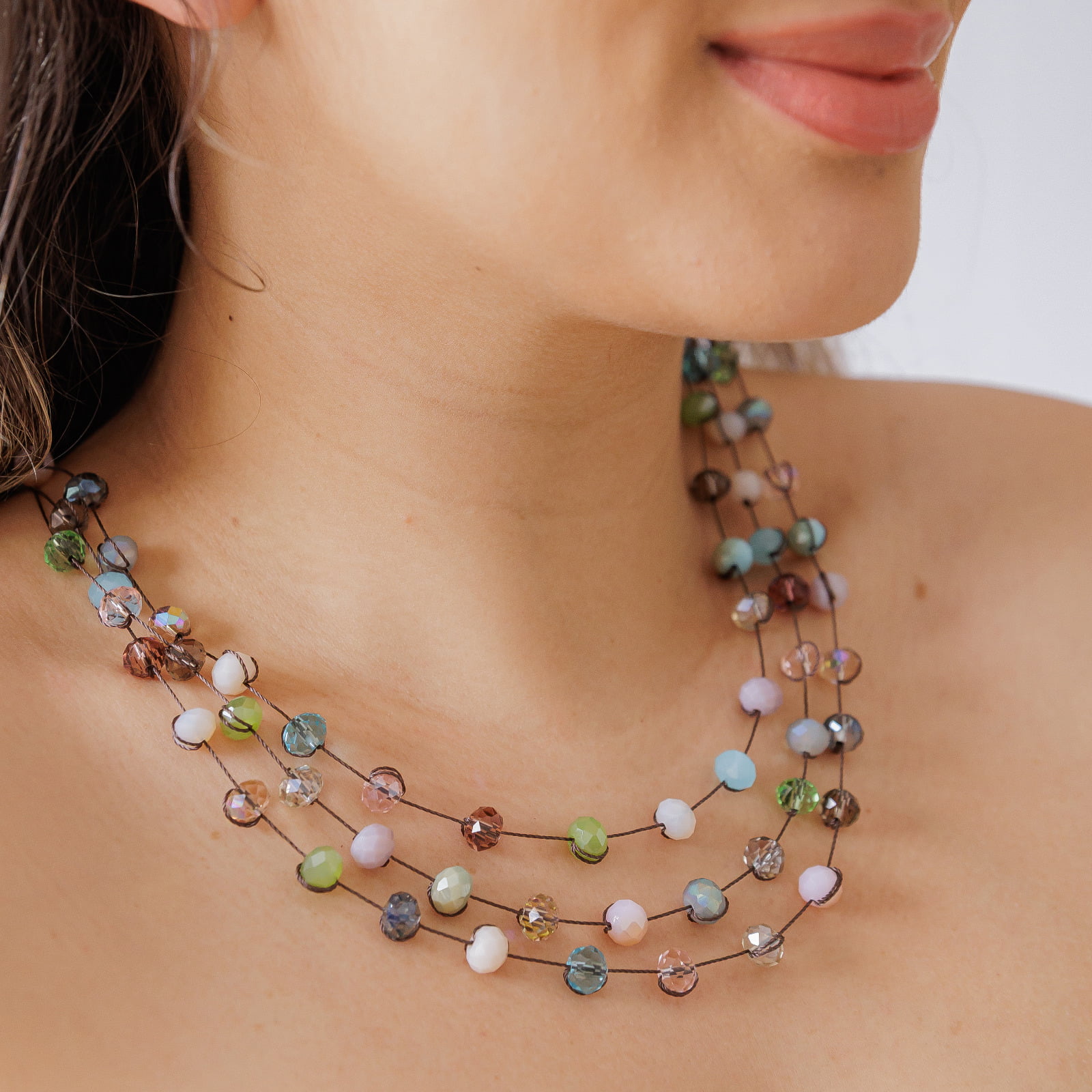 Colar bordado com cristais coloridos candy. 502110000000104