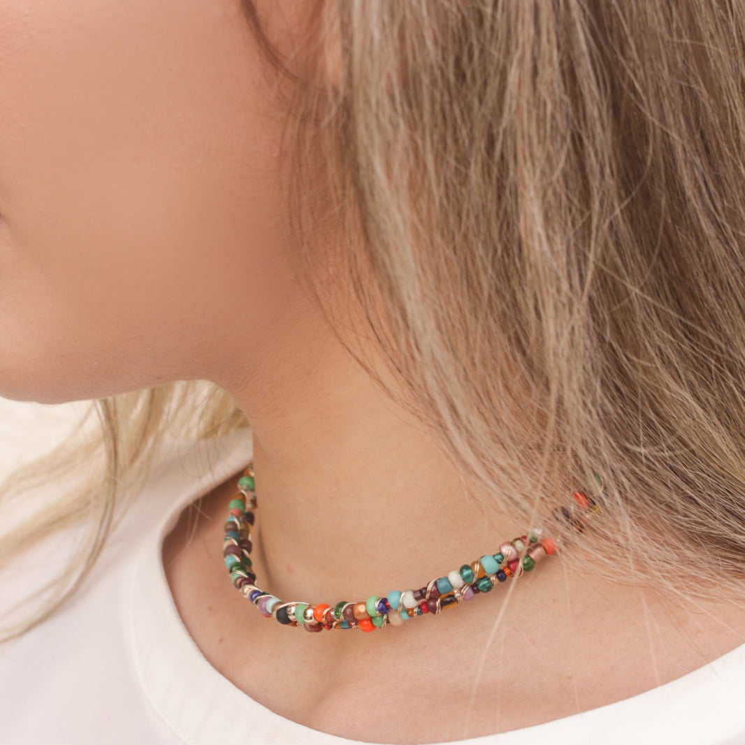 Colar mix de cristais, contas de vidro, vidrilhos em tons colorido, folheado ouro 18k - 502110000000058