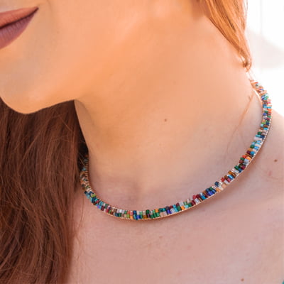 Coleira choker com vidrilho coloridos folheado em ouro 18k 