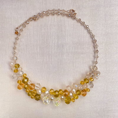 Colar bordado a mão com mix de cristais ouro em ouro 18k 502130000000044