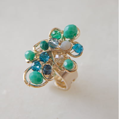 Anel bordado a mão com cristais em tons azul folheado em ouro 18K 302170000000055 Anel bordado a mão com cristais em tons azul folheado em ouro 18K 302170000000055