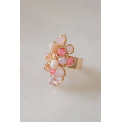 Anel bordado a mão com cristais em tons de rosa e folheado em ouro 18k 302230000000015 Anel bordado a mão com cristais em tons de rosa e folheado em ouro 18k 302230000000015