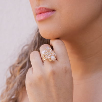 Anel bordado com cristais tons nude folheado em ouro 18k 302130000000045