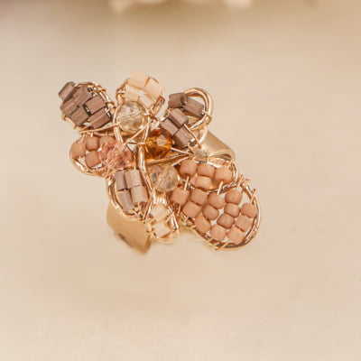 Anel com contas de vidro marrom, vidrilhos marfim e cristais folheado em ouro 18K 3302130000000019