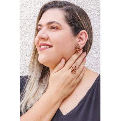 Anel com cristais marrons folheado em ouro 18k 302130000000012