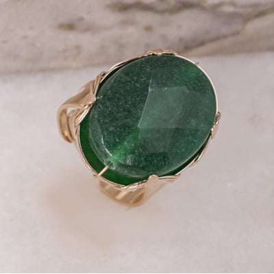 Anel bordado a mão com pedra natural jade verde esmeralda folheado em ouro 