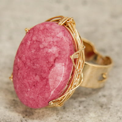 Anel com pedra natural jade rubi vinho folheado em ouro 18K 