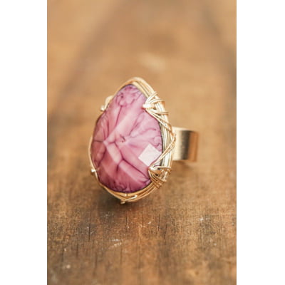 Anel com resina roxa folheado em ouro 18k 