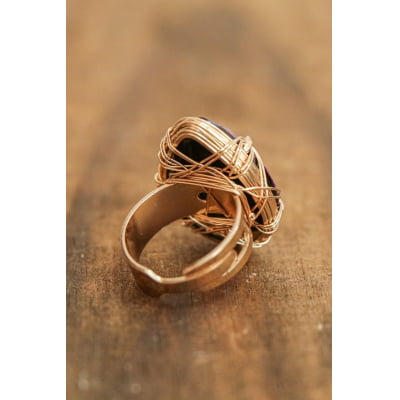 Anel com resina roxa folheado em ouro 18k 