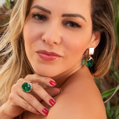 Anel com resina verde folheado em ouro 18k 