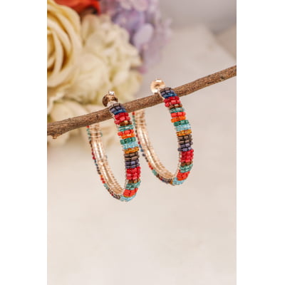 Argola com contas de vidro coloridas folheado em ouro 18k  