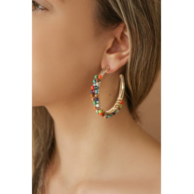 Argola com contas de vidro folheada em ouro 18k 