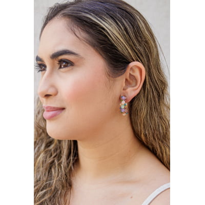 Brinco argola a mão com mix de cristais candy color, folheado em ouro 18k 2021100000004647