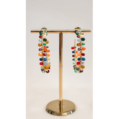 Brinco de argola bordado a mão com mix de cristais coloridos folheado em ouro 18k  2021100000004682