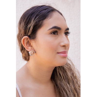 Brinco bordadoa mão com cristais em tons de nude  e folheado em ouro 18k     202130000000224