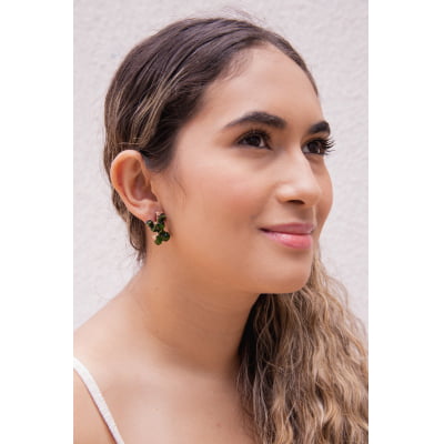 Brinco bordado a mão com cristais em tom verde folheado em ouro 18k 202150000000150