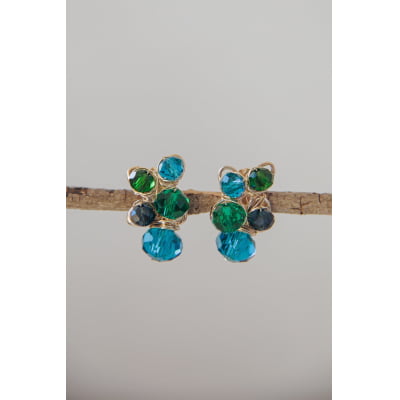 Brinco bordado a mão com cristais em tons de azul e verde folheado em ouro 18k 202170000000205 Brinco bordado a mão com cristais em tons de azul e verde folheado em ouro 18k 202170000000205