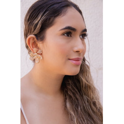 Brinco bordado a mão com cristais em tons de nude  e folheado em ouro 18k     202130000000215