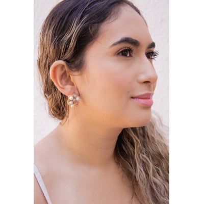 Brinco bordado a mão com cristais em tons de nude e pérolas ABS e folheado em ouro 18k     202130000000218