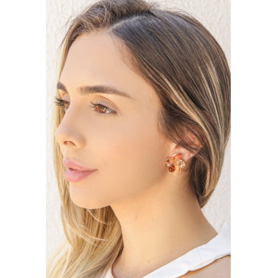 Brinco bordado a mão com cristais em tons de nude, marrom e laranja, folheado em ouro 18k