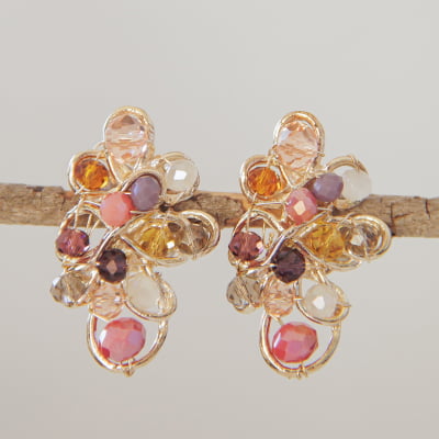 Brinco bordado a mão com cristais lilas e folheado em ouro 18k  202120000000066