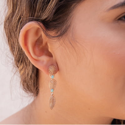 Brinco bordado a mão com cristais tom azul folheado em ouro 18k 202170000000192