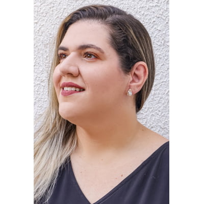Brinco bordado a mão com cristal branco furta-cor e folheado em ouro 18k   