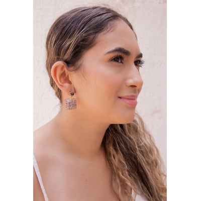 Brinco bordado a mão com cristal e resina tom azul folheado em ouro 18k 202170000000193