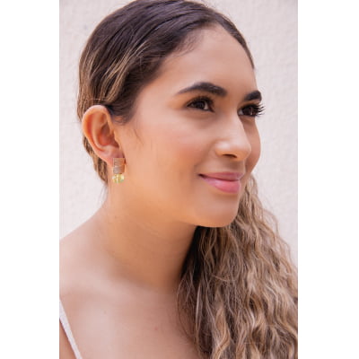 Brinco bordado a mão com cristal em tom verde folheado em ouro 18k 202150000000152