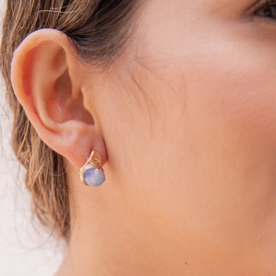 Brinco bordado a mão com cristal tom de azul folheado em ouro 18k 202170000000201