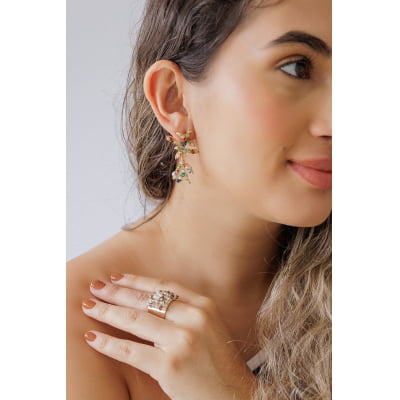 Brinco bordado a mão com mix de cristais coloridos e folheado em ouro 18k 2021100000004679