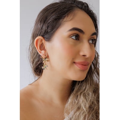 Brinco bordado a mão com mix de cristais coloridos e folheado em ouro 18k 2021100000004679 Brinco bordado a mão com mix de cristais coloridos e folheado em ouro 18k 2021100000004679