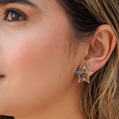 Brinco bordado a mão com mix de cristais coloridos, folheado em ouro 18k 2021100000004649