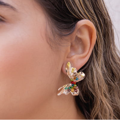 Brinco bordado a mão com mix de cristais coloridos, folheado em ouro 18k 2021100000004652