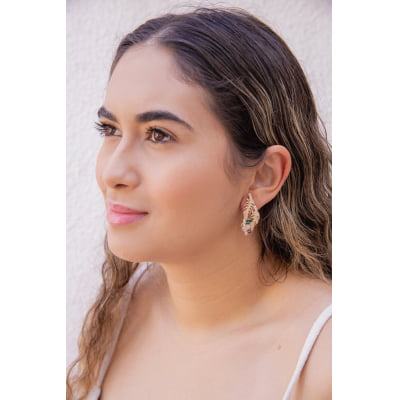 Brinco bordado a mão com mix de cristais coloridos, folheado em ouro 18k 2021100000004653