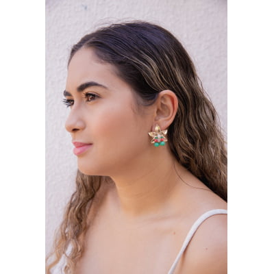 Brinco bordado a mão com mix de cristais coloridos, folheado em ouro 18k 2021100000004655