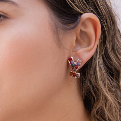 Brinco bordado a mão com mix de cristais coloridos, folheado em ouro 18k 2021100000004662