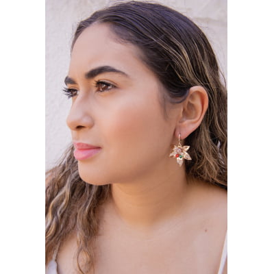 Brinco bordado a mão com mix de cristais coloridos, folheado em ouro 18k 2021100000004665