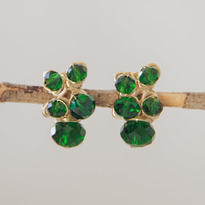 Brinco bordado a mão com mix de cristais verde folheado em ouro 18k 202150000000158 Brinco bordado a mão com mix de cristais verde folheado em ouro 18k 202150000000158