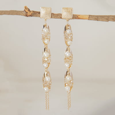 Brinco bordado a mão com Pérola ABS, strass e cristais transparente folheado em ouro 18k  202140000000120