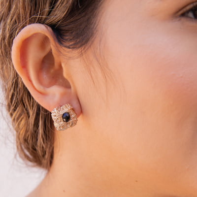 Brinco bordado com cristais preto folheado em ouro 18k 202200000000126 Brinco bordado com cristais preto folheado em ouro 18k 202200000000126